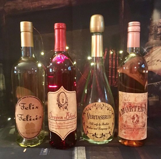 Botellas de vino con etiquetas de pociones de Harry Potter