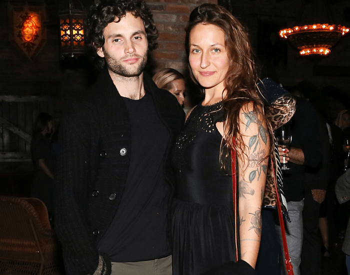 Penn Badgley y Domino Kirke