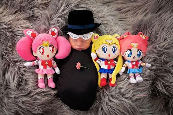 Bebé disfrazado como Tuxedo Mask sesión de fotos