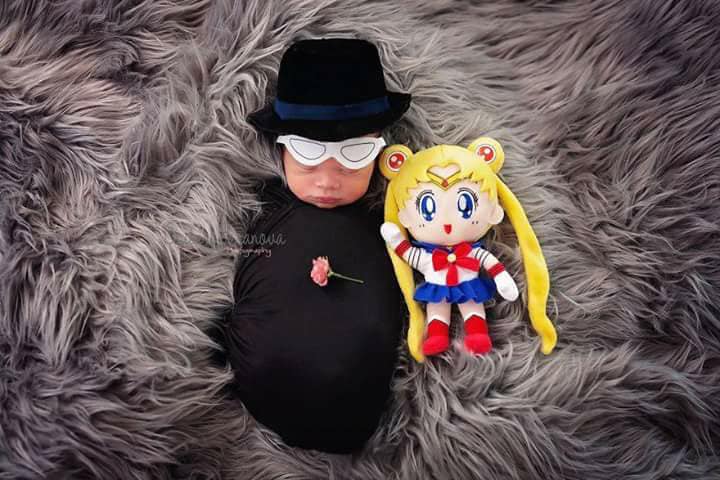 Bebé disfrazado como Tuxedo Mask sesión de fotos