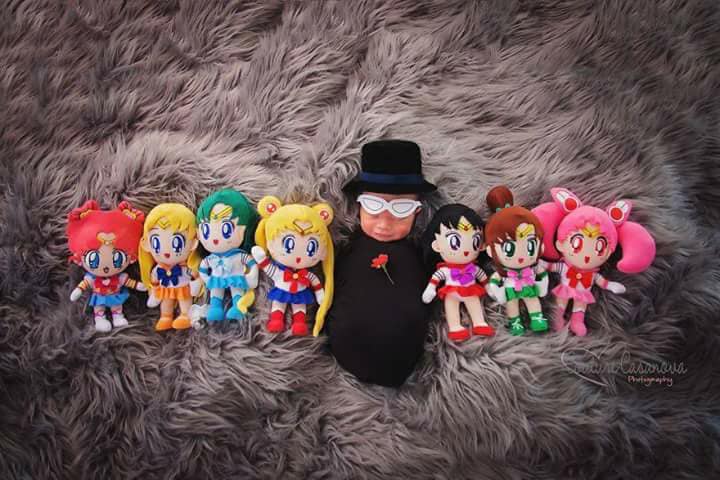 Bebé disfrazado como Tuxedo Mask sesión de fotos