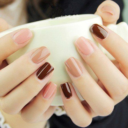 Manicura en colores rosas y vino