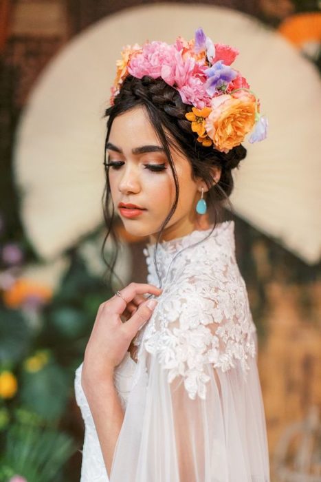 Novia con corona de flores