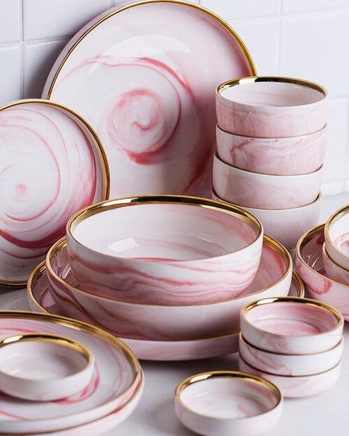 Platos rosas estilo mármol