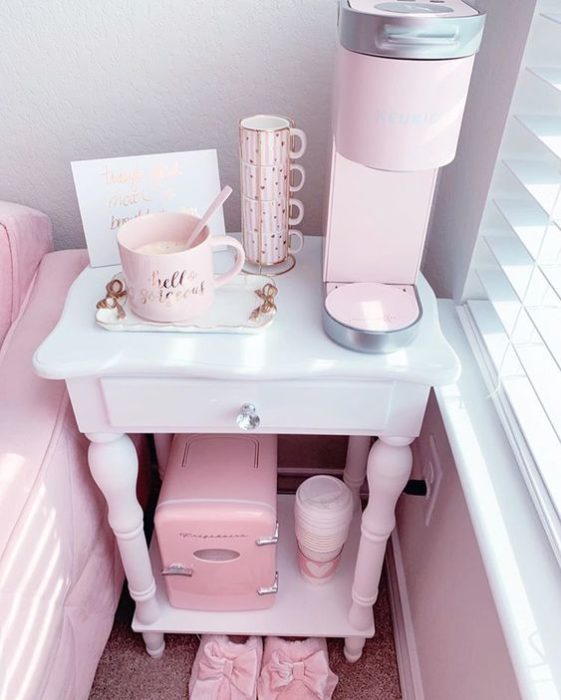Mesita de café color rosa
