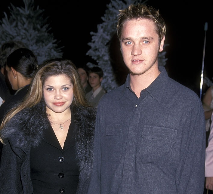 Danielle Fishel y Devon Sawa en la premiere de una película 