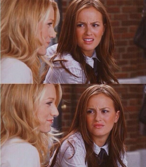 Escena de Gossip Girl donde aparecen Serena y Blair