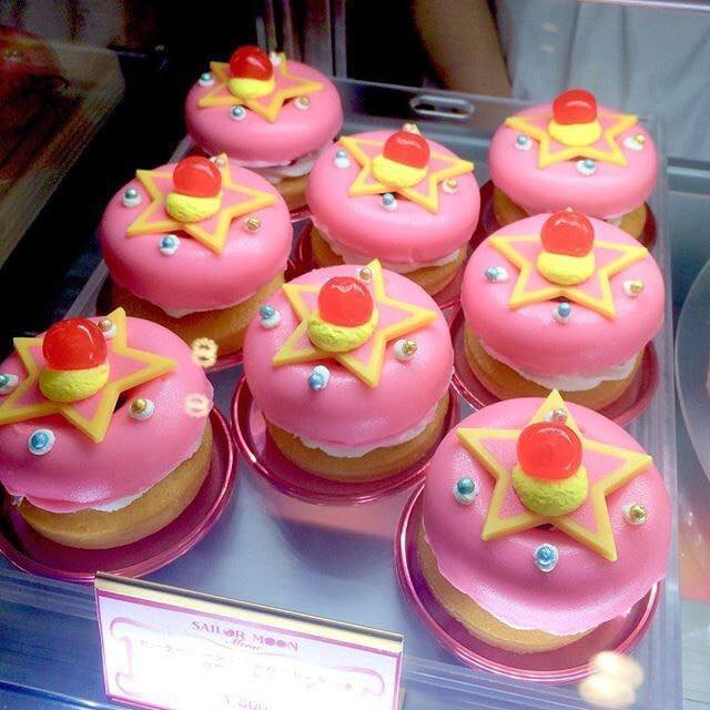 Pastelillos esponjosos en forma del espejo de Sailor Moon