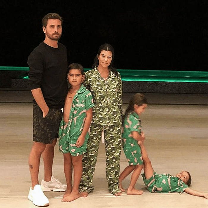 Kourtney Kardashian y Scott Disick con sus hijos