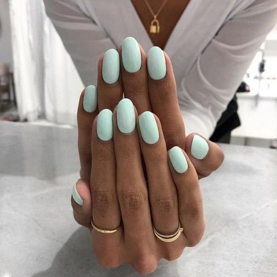 Uñas color menta