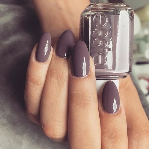 Uñas color morado