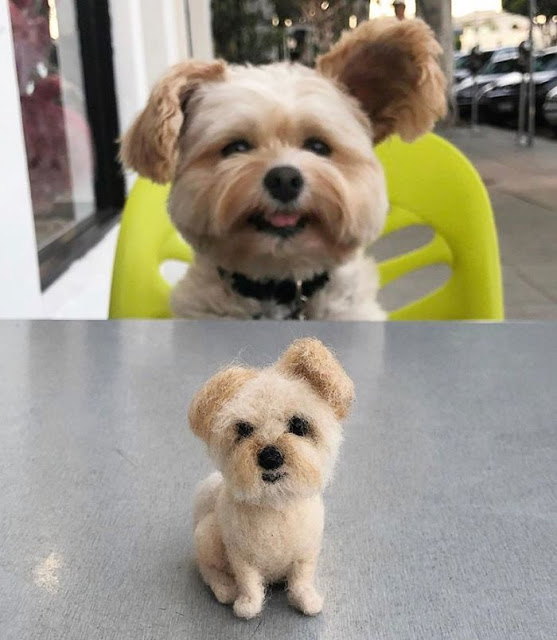 Perritos con sus versiones hechas de fieltro