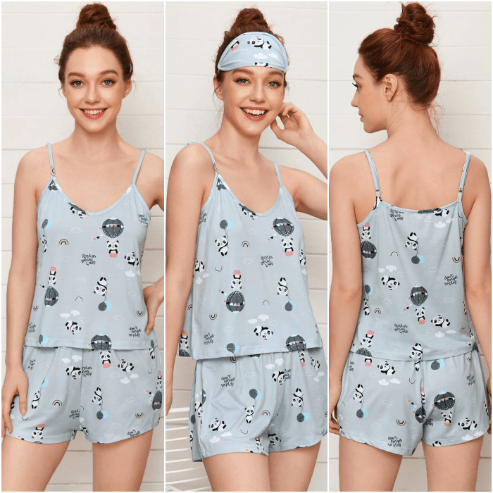 chica pelirroja usando una pijama de tres piezas con camiseta de tirantes, short corto y antifaz en color celeste con estampado de gatitos