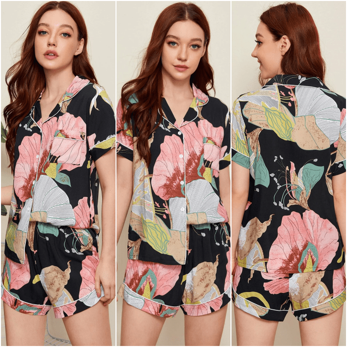 chica de cabello largo usando una pijama negra con estampado de flores rosas, celeste y verde claro con camisa de botones y manga corta y short corto