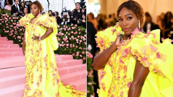 Serena Williams con un anillo verde en el dedo meñique