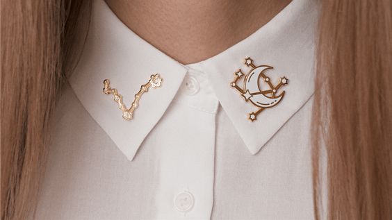 Broche para camisa en forma de constelaciones