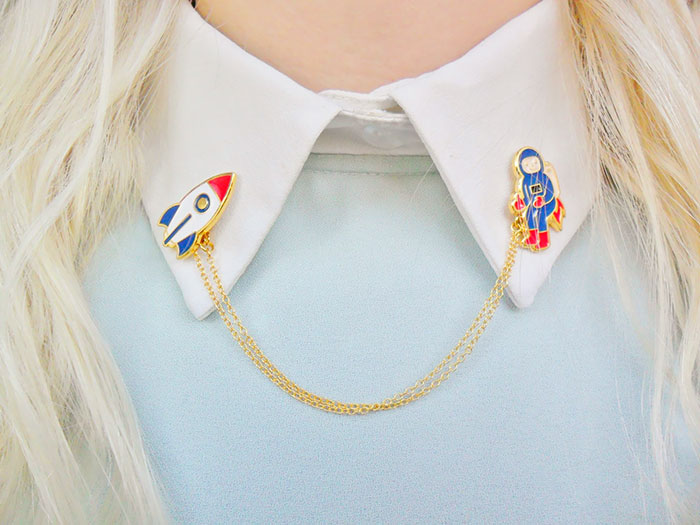 Broche para camisa en forma de cohete espacial y astronauta