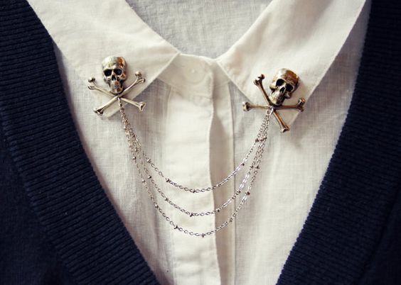 Broche para camisa en forma de calaveras