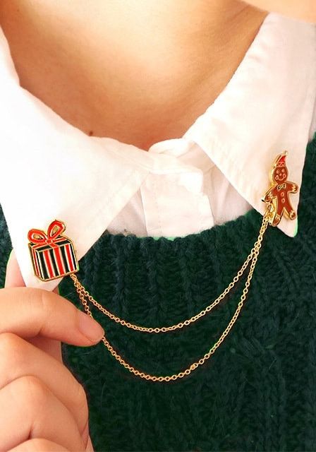 Broche para camisa en forma de regalos navideños