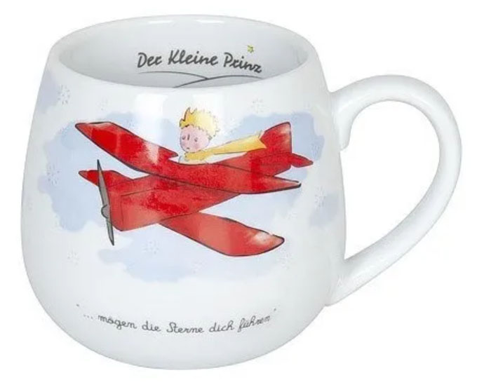 Taza inspirada en El Principito, en donde se ve al Principito en la avioneta roja