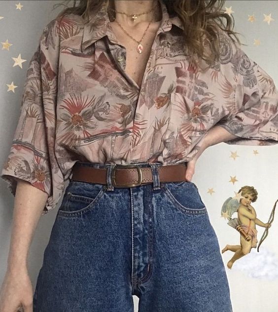 Ideas para combinar shorts con camisa floreada