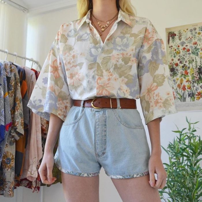 Ideas para combinar shorts con camisa floreada