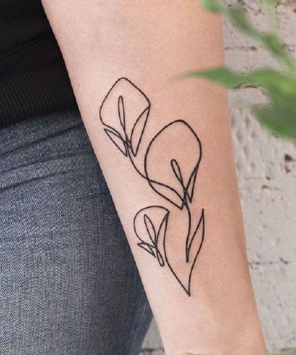 Tatuaje de las siluetas de unos tulipanes