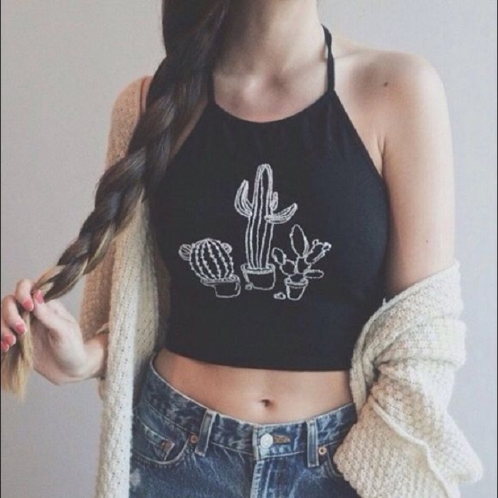 Blusa halter color negra con estampado de cactus