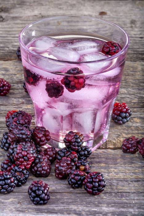 Bebida de frambuesas con hielo