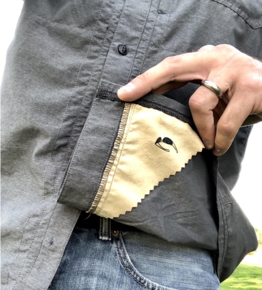 Chamarra con tela para limpiar lentes