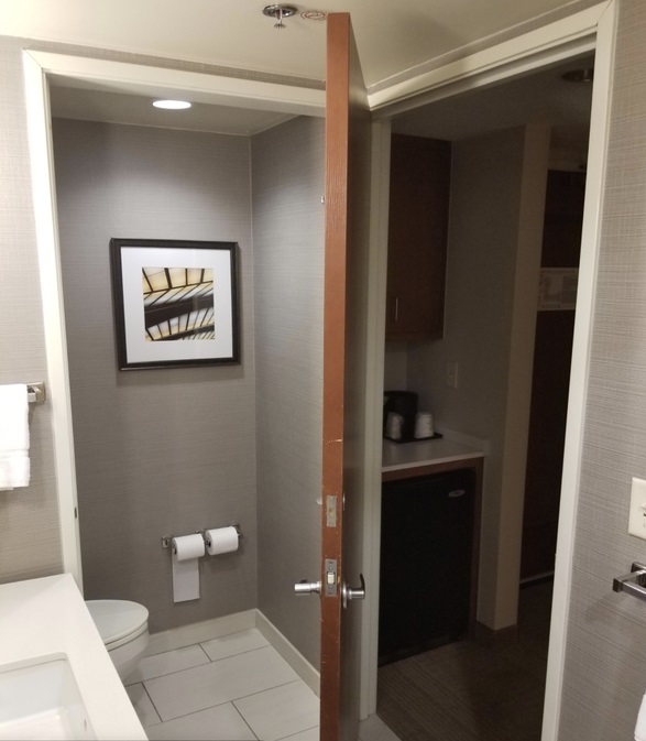 Puerta doble uso para diferentes cuartos