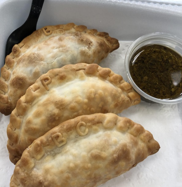 Empanadas con letras grabadas para saber el sabor