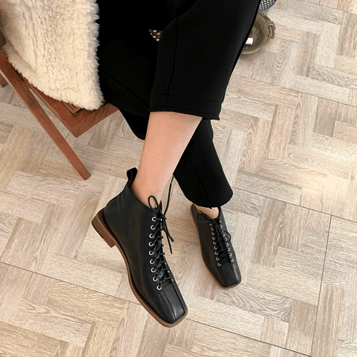 botines con lazo color negro con tacón café