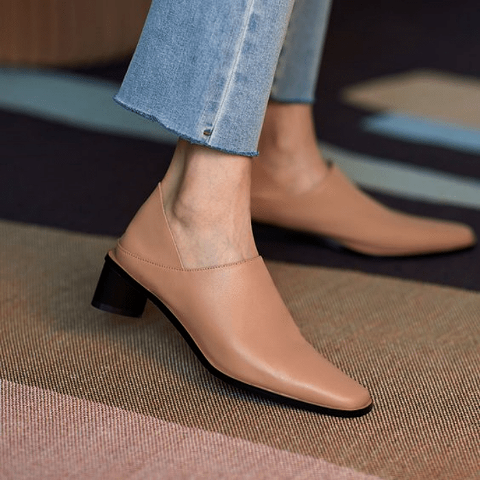 zapatos de metedera color nude con punta cuadrada