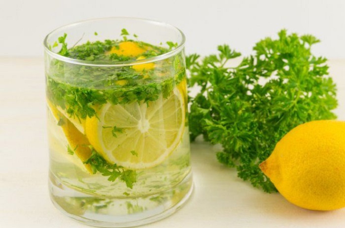 Jugo de limón y perejil