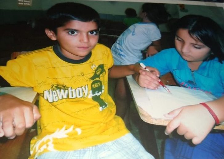 Jailsom y Francisco de niños en la escuela