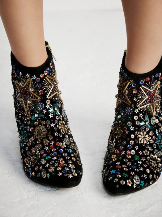 Botines negros con detalles de pedrería