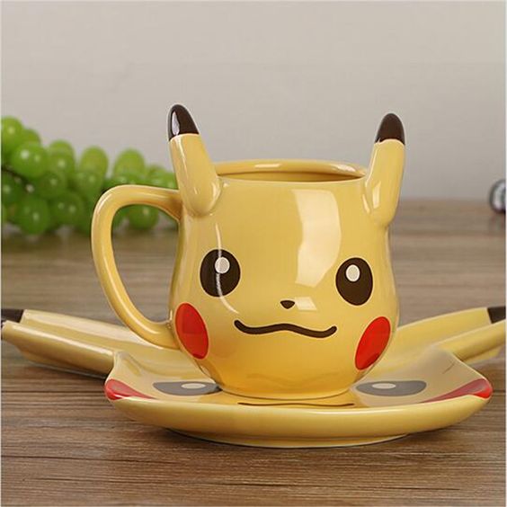 Taza y plato en forma de Pikachu