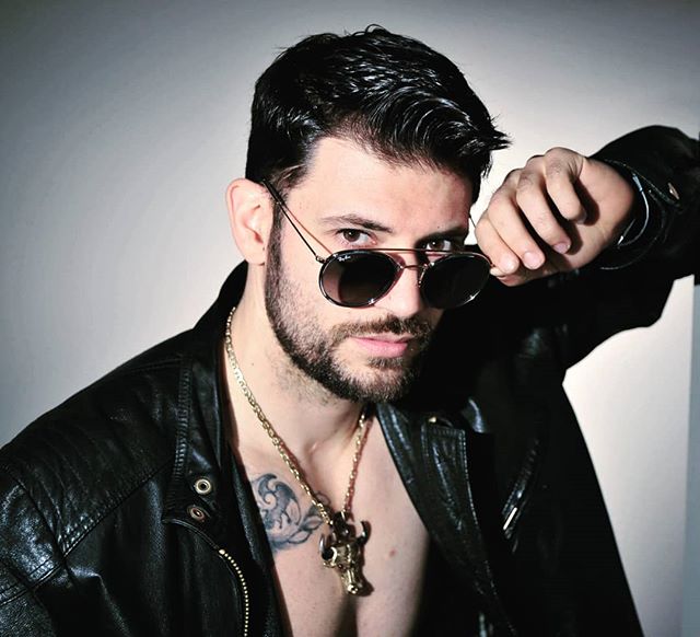Stanislav Yanevski, Viktor Krum en Harry Potter, usando gafas de sol