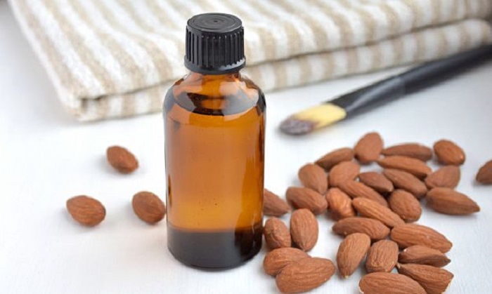 Botellita con aceite de almendras