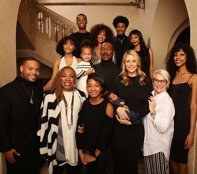 Eddie Murphy junto a sus 10 hijos