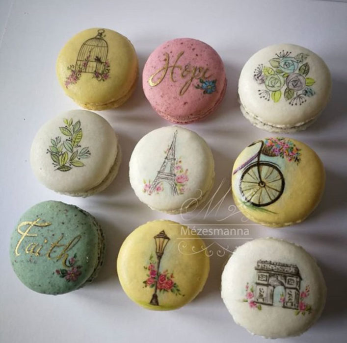 Macarons decorados con diferentes figuras parisinas