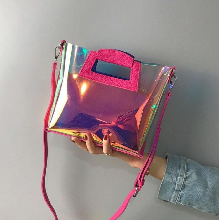 Bolso de mano pequeño color tornasol y detalles rosa fucsia