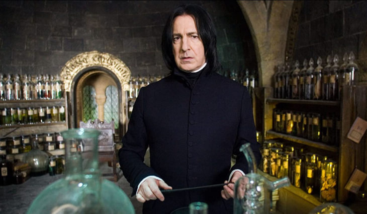 Escena de la película de Harry Potter donde aparece el profesor Snape en su despacho