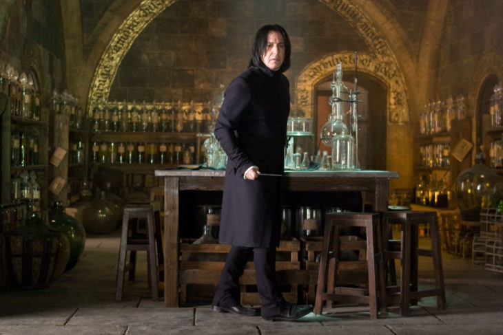Escena de la película de Harry Potter donde aparece el profesor Snape en su despacho