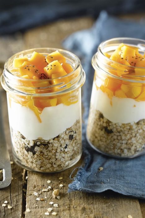 Tarros de yogurt con mango