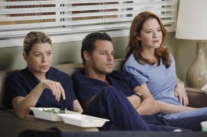 Escena de Anatomía de Grey, en la que aparecen Meredith, Alex y April