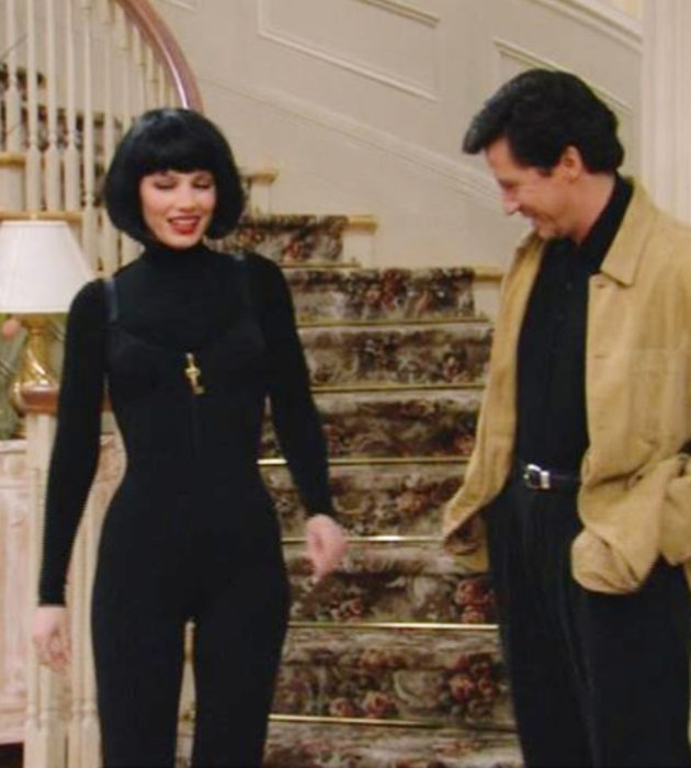 Looks de Fran Drescher de 'La Niñera'; cabello corto de honguito, romper negro