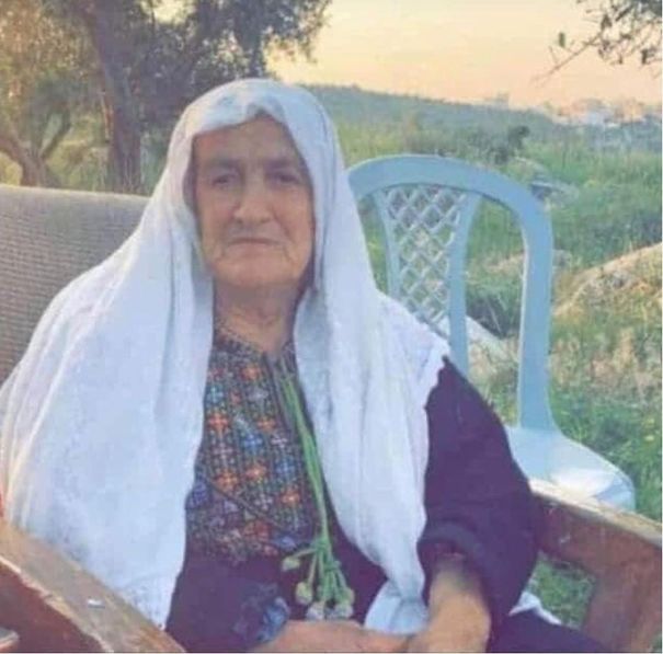 Hombre en Palestina escala a ventana del hospital para ver a su mamá