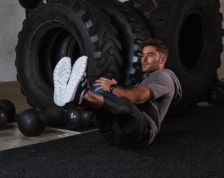 Zac Efron ejercitándonos